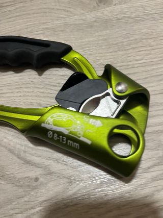 Altus Puño Bloqueador Ascender Verde. Izquierda