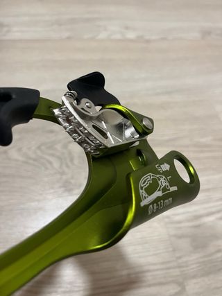 Altus Puño Bloqueador Ascender Verde. Izquierda