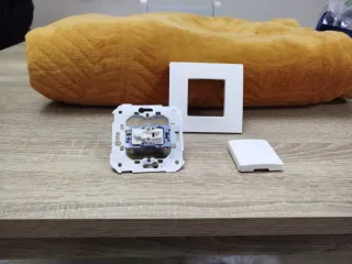 Interruptor conmutado blanco