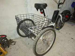 Triciclo eléctrico Quer 20