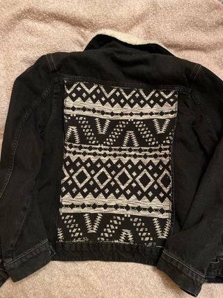 Cazadora Stradivarius borreguillo negra Talla S