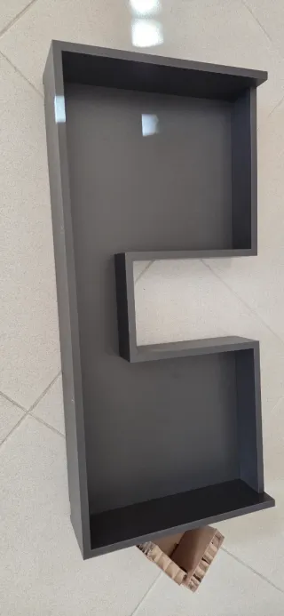 Cajón de madera gris