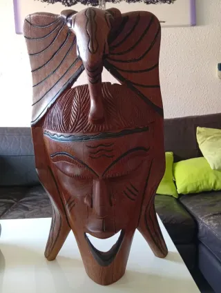 Figuras decorativas talladas en madera