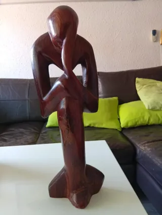 Figuras decorativas talladas en madera