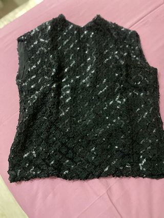 Top nero con paillettes