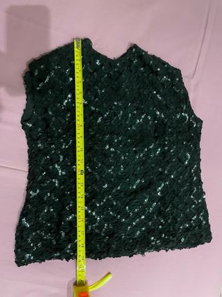 Top nero con paillettes