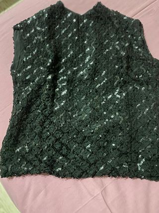 Top nero con paillettes