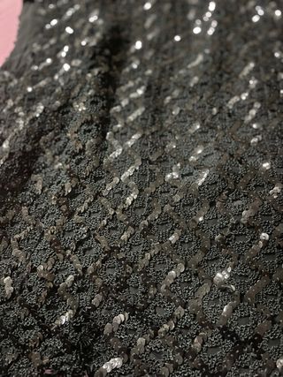 Top nero con paillettes