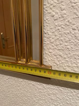 Mesa entradita y espejo dorado