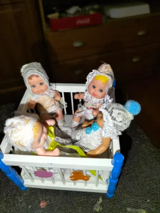 Mini bambole per case delle bambole