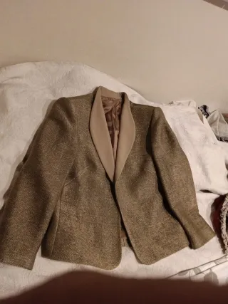 Chaqueta dorada con brillo