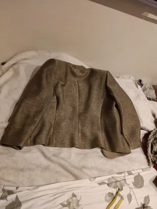 Chaqueta dorada con brillo