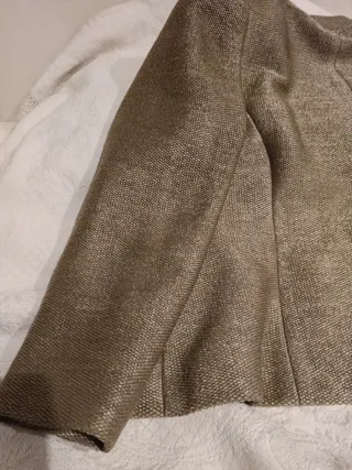 Chaqueta dorada con brillo