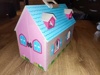 Casa delle bambole in legno