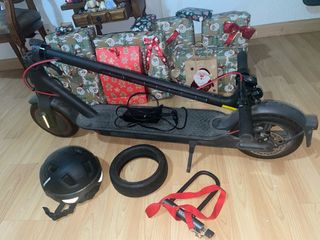 Patinete Eléctrico + Accesorios (muy cuidado)