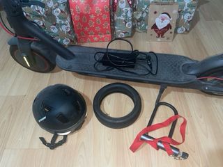 Patinete Eléctrico + Accesorios (muy cuidado)