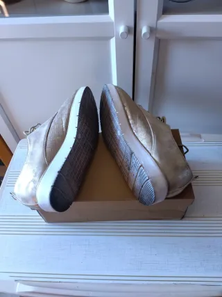 Zapatos dorados mujer cordonesZapatos de cordones