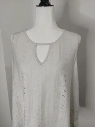 Camiseta blanca sin mangas