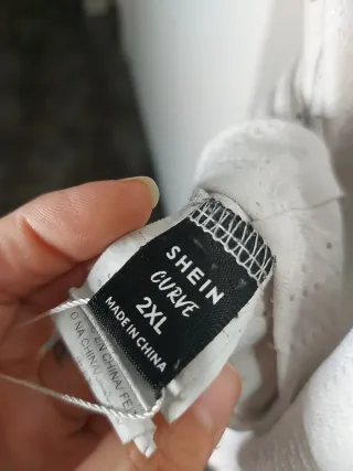 Camiseta blanca sin mangas