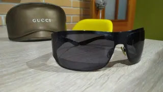 Gafas de Sol Gucci Negras y Doradas