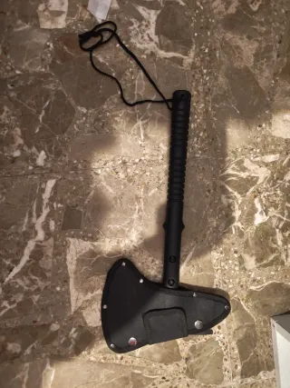 Hacha Tomahawk Negra con Funda