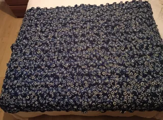 Colcha azul y blanca de tela de Zara Home