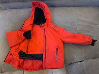 Chaqueta de nieve roja y negra niño/niña. 110-116