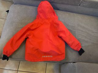 Chaqueta de nieve roja y negra niño/niña. 110-116