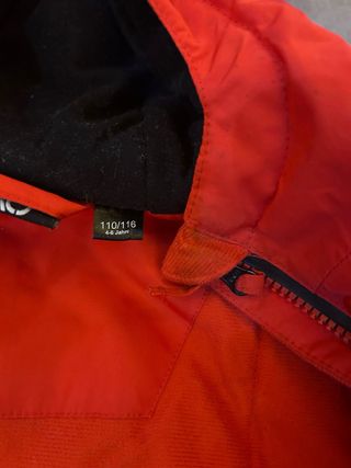 Chaqueta de nieve roja y negra niño/niña. 110-116