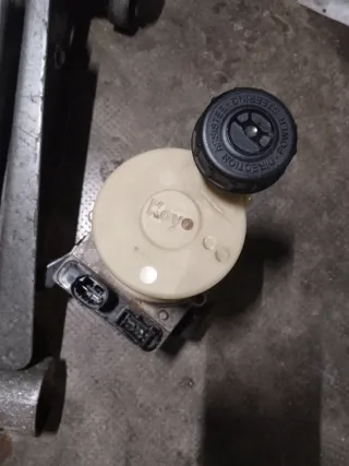 Bomba Dirección Asistida kangoo