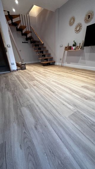 Instalador profesional suelos laminados y vinilico