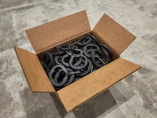 Soporte hembrilla cerrada plástico tirafondo