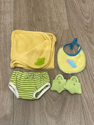 Ropa Nenuco Baño: Pañal, Babero, toalla y Patucos