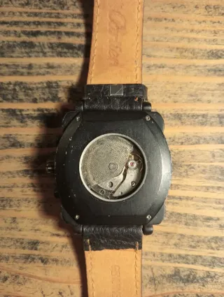 Reloj Cartier Negro y Rojo