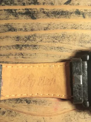 Reloj Cartier Negro y Rojo