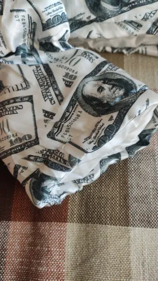 Piumino corto stampa banconote