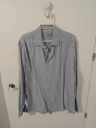 Camisa de rayas azules y blancas Mango