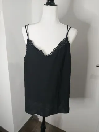 Camiseta de tirantes con encaje