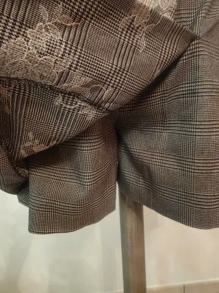 Gonna pantaloni a quadri con fiocco e ricamo