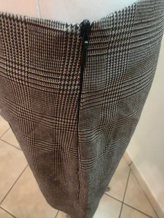 Gonna pantaloni a quadri con fiocco e ricamo