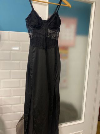 Vestido lencero negro con encaje