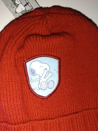 GORRO DE LANA BORDADO SNOOPY CON ETIQUETA