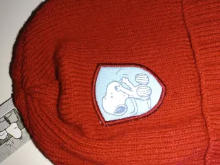 GORRO DE LANA BORDADO SNOOPY CON ETIQUETA