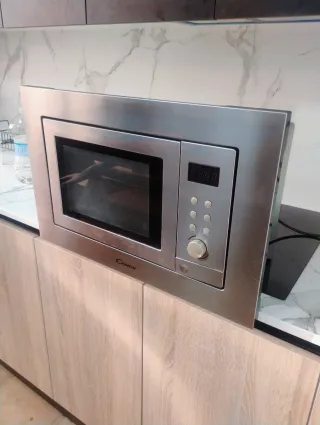 Microondas Candy integrable 20L