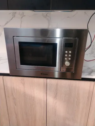 Microondas Candy integrable 20L