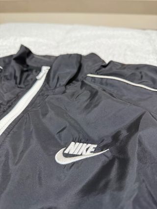 Giubbotto Nike Nero con Strisce Bianche