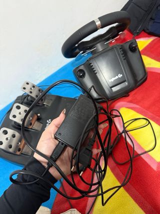 Volante y Pedales Logitech G