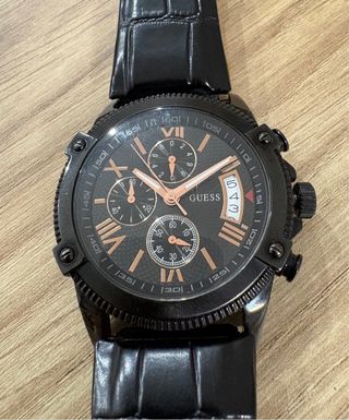 Elegante reloj Guess Cronógrafo Negro y Dorado