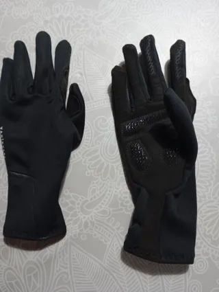 Guantes deportivos negros