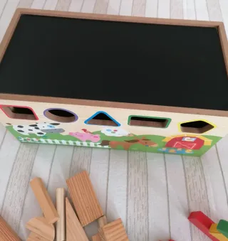 Baúl de actividades de madera